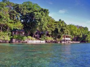 Отель Bunaken Divers Sea Breeze Resort  Манадо